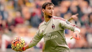 Gianluigi Donnarumma portero titular del AC Milan con tan sólo 17 años objetivo del Chelsea si sale Courtois