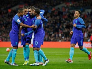Con goles de Janssen y Narsingh, Holanda dio la sorpresa venciendo 1-2 a Inglaterra, en Wembley por amistoso FIFA.