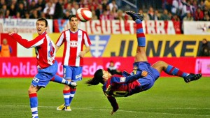 último gol de Ronaldinho con la camiseta del FC Barcelona. De chilena y al Atleti