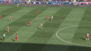 Primera jornada de #MLS... Primera función del 'mago' Giovinco. Sombrero y caño