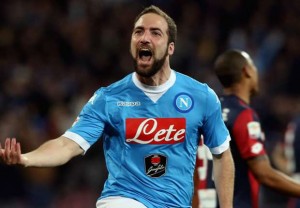 Higuaín anotó doblete y deja con vida al Napoli