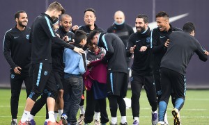 Tres niños invadieron el entrenamiento del Barcelona