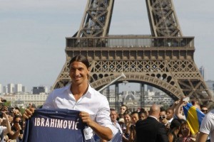IBRAHIMOVIC: "Si sustituyen la Torre Eiffel por mi estatua, me quedo en el PSG".
