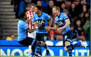 DOBLETE de 'Hurrikane' y el Tottenham se acerca al Leicester