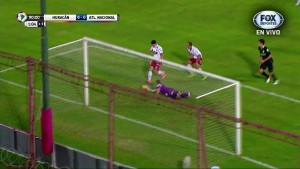 El arquero verdolaga se viste de héroe sobre el final.