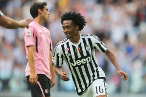 Cuadrado marca golazo con la Juventus que acaricia el título