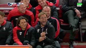 La fiesta de Klopp. El técnico del Liverpool, disfrutando de lo lindo...