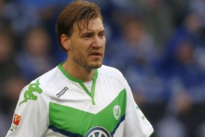 Wolfsburgo rescindió el contrato del delantero danés Nicklas Bendtner