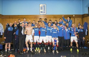 Rangers volvió a Primera en Escocia, después de quebrar, refundarse y jugar 4 años en el ascenso.