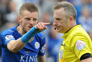 Con un hombre menos, Leicester City sigue dando demostración de fútbol tras empatar en el último minuto 2-2 con West Ham con un penal polémico.