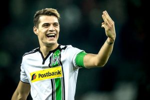 Granit Xhaka es nuevo jugador del Arsenal. Llega procedente del Mönchengladbach por £30m.