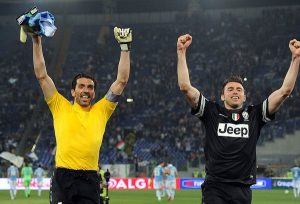 La @juventusfces ha anunciado que Barzagli y Buffon han ampliado su contrato hasta junio de 2018.
