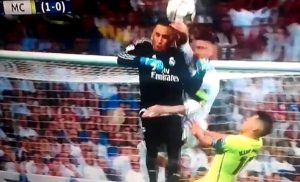 ¿Mano de Sergio Ramos en el despeje en los últimos minutos del Real Madrid - Manchester City?