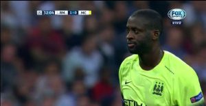 Yaya Touré pide reacción a su equipo tras el gol en contra. Muy criticado el marfileño