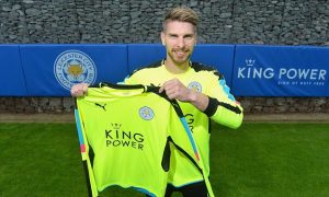 El #LeicesterCity presentó al portero alemán Ron-Robert Zieler, su primer refuerzo para la próxima temporada