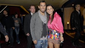 Carlos Tévez la rompió con la propuesta de matrimonio a la compañera de su vida.