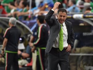 Juan Carlos Osorio reveló que el uruguayo Giménez intentó agredirlo al final.