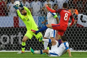 Matúš Kozáčik arquero de eslovaquia en la UEFA EURO 2016