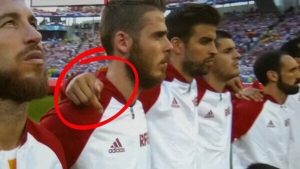 Hay polémica por este gesto que hizo Gerard Pique durante el himno español. ¿Qué opinan?