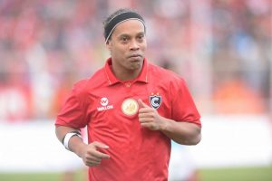 Ronaldinho jugó un amistoso con el Cienciano, terminó en victoria 3-0 sobre Sporting Cristal.