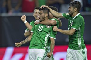 Efusivo festejo de Jesús Manuel Corona tras su golazo contra Venezuela