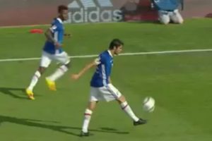 Ricardo Kaká dominando un balón en el juego de las estrellas