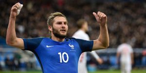 Gignac celebra un gol con francia en la euro 2016