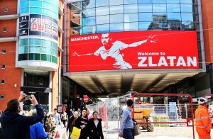 Sensacional forma de presentar a Zlatan Ibrahimovic: - "Manchester, bienvenidos a Zlatan"