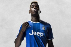 Pogba luce la camiseta de la Juve 2016/2017
