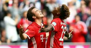 Gotze y Alaba festejando un gol