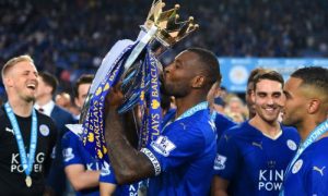 El capitán Wes Morgan renovó con Leicester City
