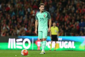 Adrien Silva jugando con Portugal