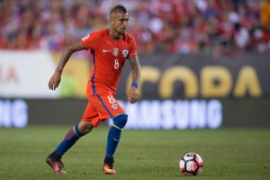 Arturo Vidal jugando con la selección chilena