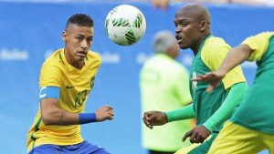Neymar disputando un balón con Brasil en los Juegos Olímpicos