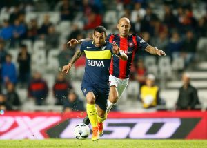 Carlos Tévez jugando con Boca Juniors