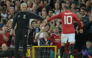 Mourinho y Rooney en un partido amistoso del United