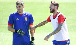 Casillas y Ramos entrenando con España