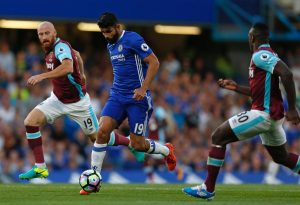 Diego Costa dominando el balón ante el West Ham United