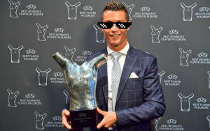 CRISTIANO CON LOS LENTES DE TURN DOWN FOR WHAT