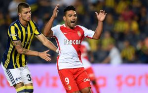 Falcao se lamenta un fallo con la camiseta del as monaco en la pre champions ante el fenerbahce