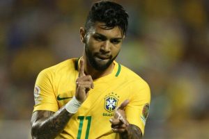Gabriel Barbosa celebrando un gol con Brasil