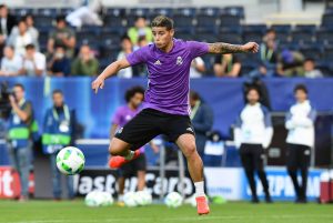 James Rodríguez calentando con el Real Madrid