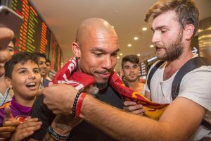 Nigel De Jong llegando a Galatasaray