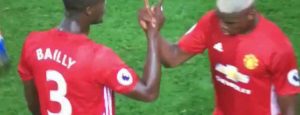 Paul Pogba y Eric Bailly mostraron su saludo especial tras la victoria del Manchester United
