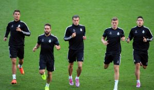 Ronaldo, Bale, Kroos James y Carvajal entrenando