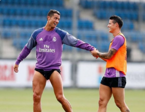 james rodríguez y cristiano ronaldo durante un entrenamiento del real madrid 2016
