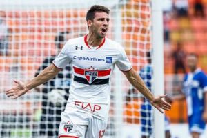 Calleri celebra un gol con la camiseta del sao paulo