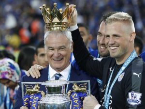 Claudio Ranieri renovó con Leicester City y celebra el primer título de premier league