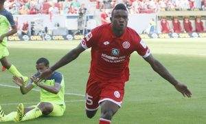 el colombiano jhon cordoba celebra un gol ante el liverpool en juego amistoso