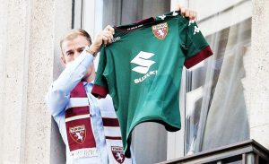 Joe hart con la camiseta del Torino